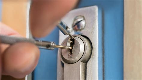 Wie Sie Ihre Haustür öffnen können, ohne einen Schlüsseldienst anzurufen